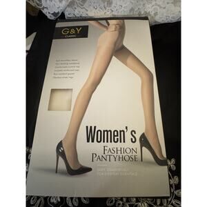 Lot Of 5 Pairs New In Package G&Y Classic Pantyhose, 2 Black, 3 Nude, Size Large